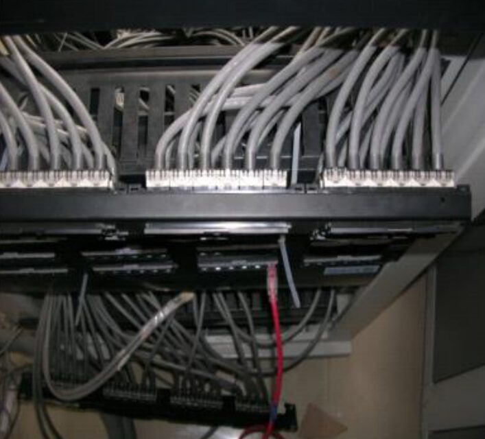 Structured cabling tray